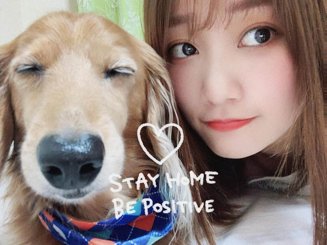 保﨑麗さんのインスタグラム写真 - (保﨑麗Instagram)「仲良し✌︎ ドルちゃん眠そう🐶」6月17日 21時24分 - hozaki_rei