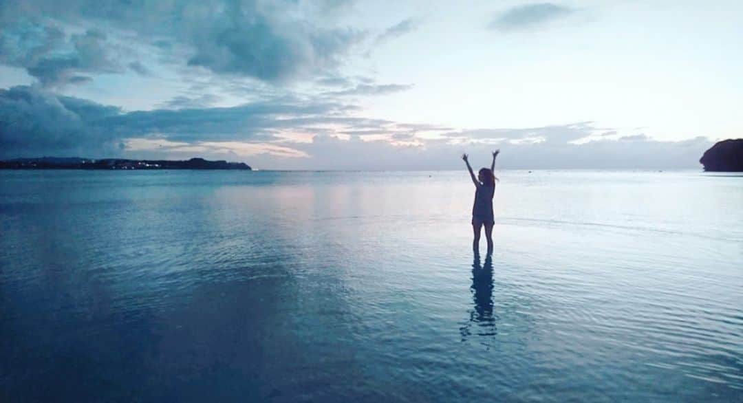 浜田真衣のインスタグラム：「人の噂なんて どうでも良いじゃない✨ とりあえずは 自分が幸せになる方法を考えてみようよ♡  #monaカフェ #浜田真衣 #海がすき #はまっこ」