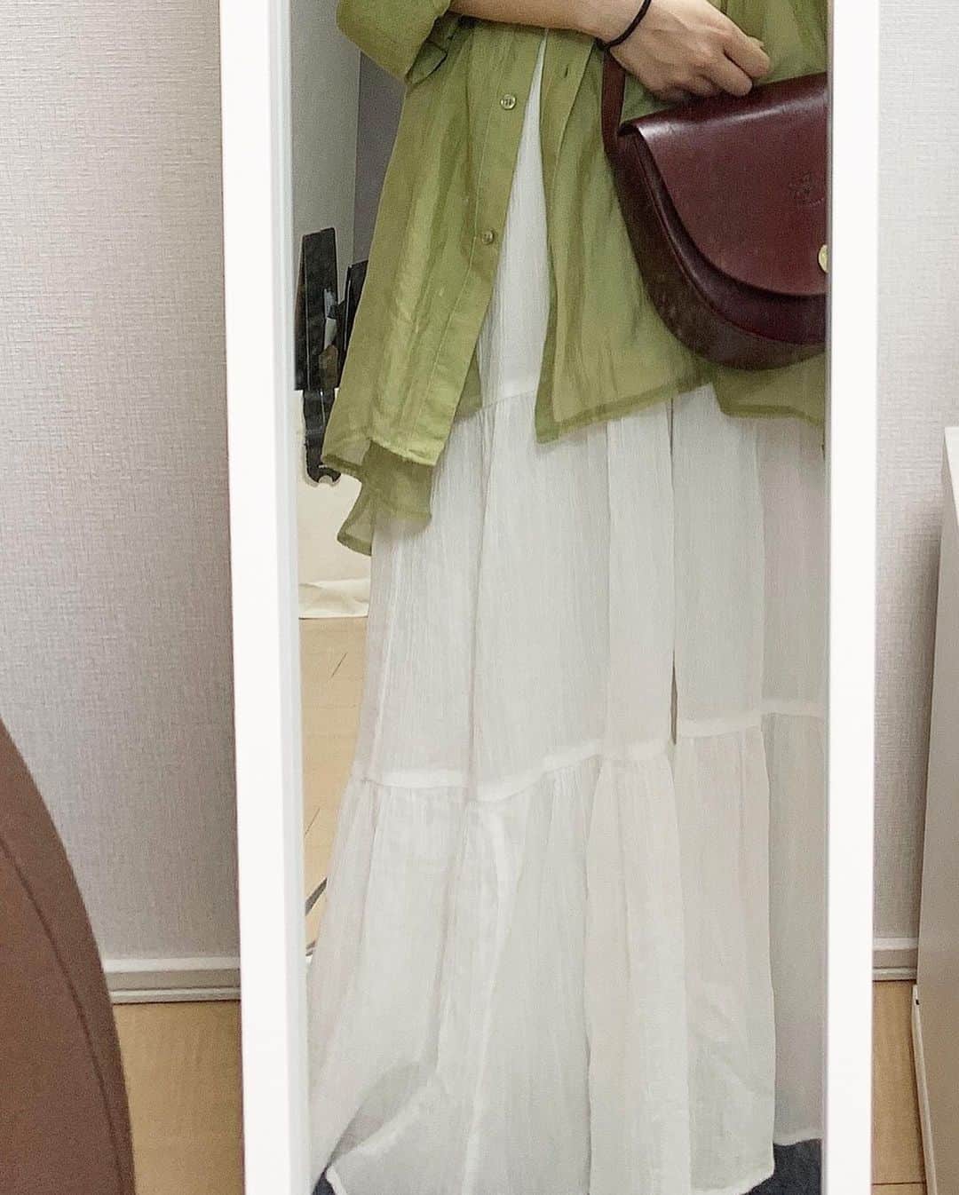 大関れいかさんのインスタグラム写真 - (大関れいかInstagram)「. 久しぶりの私服〜🥦 最近夏服爆買いした！！ スカート丈長い〜背伸びてぇな。 こゆ緑色にハマってるかも。 あと欲しいものはドラム式洗濯機😉 #私服」6月17日 21時43分 - _reikaoozeki
