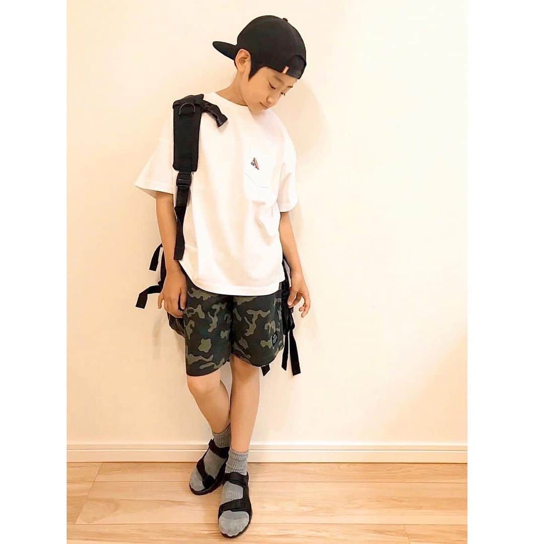 GLAZOSさんのインスタグラム写真 - (GLAZOSInstagram)「. pick up items !!! . . . ✴︎ @mary_minafy 様 . ドロップショルダー切替デザインロゴプリント半袖Tシャツ . . . ✴︎ @kunchan1203 様 . 天竺・フラッグプリント半袖Tシャツ. . . ✴︎ @rikugaku0106 様 . 天竺・ドロップショルダーポイント刺繍半袖Tシャツ. . . #repost #ありがとうございます  かっこ良く着て頂きありがとうございます😊✨ . . .  #glazos #kidsootd #kidsfashion #kidscoordinate #kidsfashion #kids #mensfashion #mensstyle #boy #おそろいコーデ #兄弟 #小学生コーデ #小学生男子 #おでかけコーデ #中学生男子 #小5 #小6 #キッズファッション #男の子ママ #男子 #小学生 #新作 #SS #wear #半袖 #ハーフパンツ」6月17日 21時48分 - glazos_official