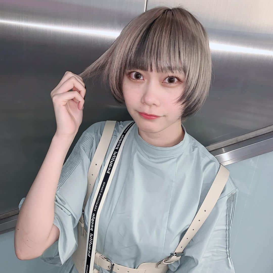上下碧さんのインスタグラム写真 - (上下碧Instagram)「髪色変えました。新たな感じになりました。わたしは好きです。どうですか？」6月17日 21時48分 - ueshita_ao