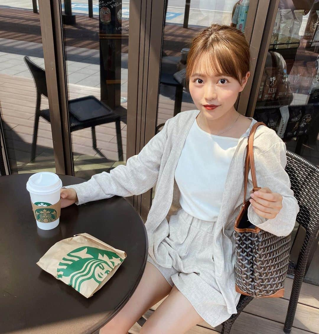 NittaSachikaさんのインスタグラム写真 - (NittaSachikaInstagram)「るる〜🍩🍓﻿ ﻿ ﻿ 夏でもホット☕️❗️﻿ って感じで意識高く見せたと思いきや、﻿ ちゃっかりストロベリードーナツ購入。（笑）﻿ ﻿ ﻿ ﻿ #cafe #coffee #doughnuts」6月17日 21時49分 - chacch1