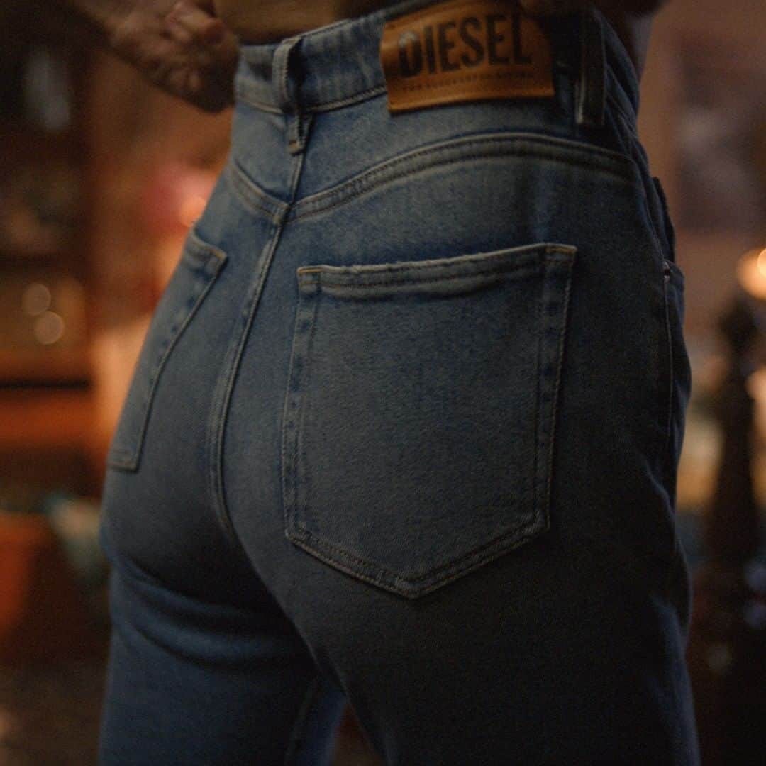 ディーゼルのインスタグラム：「“Daaaaaamn” - the mirror #diesel #forsuccessfulliving」