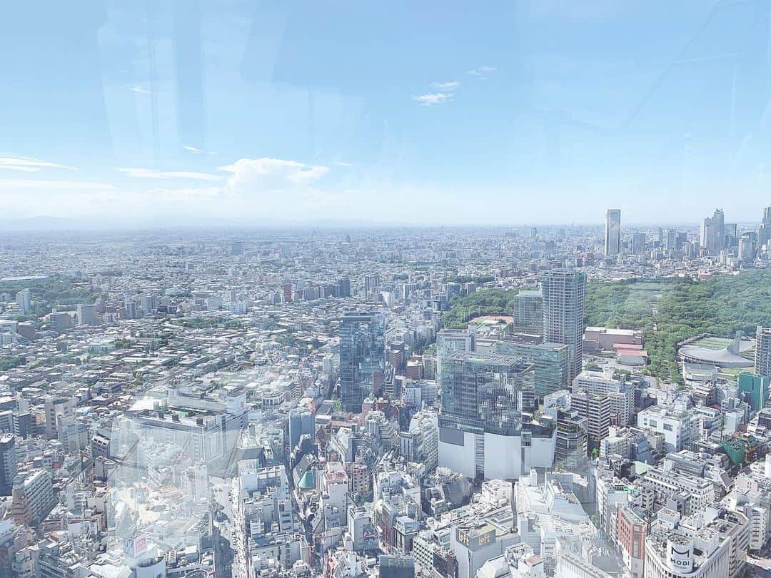 葉月沙耶さんのインスタグラム写真 - (葉月沙耶Instagram)「渋谷スクランブルスクエア´•ᴥ•`‪‪❤︎‬ 展望渋谷スカイ‪‪❤︎‬ 地上約230メートルも上にあるみたいでこの日は普通に風吹いてた日だったからか屋上だから本当に飛ばされそうなくらいの風邪だった🍃  でも気色がすごく綺麗だった✨  #渋谷スクランブルスクエア #渋谷スクランブルスクエア展望台  #ティティーアンドコー #tittyandco #เทวรูป #การจัดเส้นผม #tendência #여행스타그램 #귀여운 여자아이 #도쿄 #idol #Fashionable #compras #น่ารัก」6月17日 21時53分 - sayapon_310