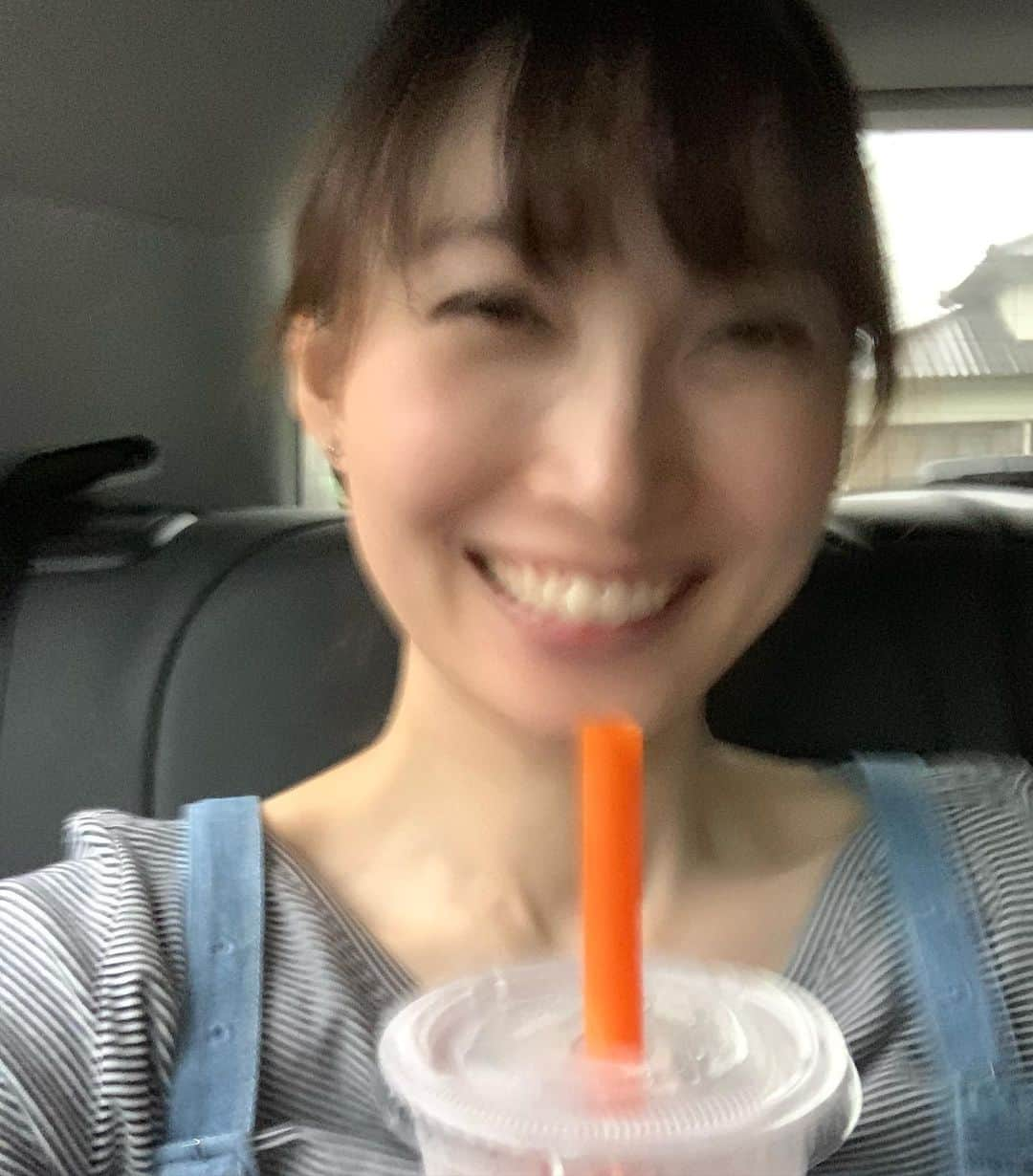 星野涼子さんのインスタグラム写真 - (星野涼子Instagram)「さくら氷菓店の　飲む！いちご削り🍓 シェイクやフラペチーノに似た感じで、溶けてもおいしいストロベリーバニラアイスみたいな感じ💕 いちご✖️ミルクに練乳トッピング！  車の中で撮ったら写真全部ぶれてた(笑)  #さくら氷菓店　#かき氷　#いちご　#シェイク　#フラペチーノ　#アイスクリーム　#練乳　#japan #japanesefood #shaveice #strawberry #milk #牛乳　#일본 #딸기 #우유」6月17日 21時56分 - ryoko.hoshino