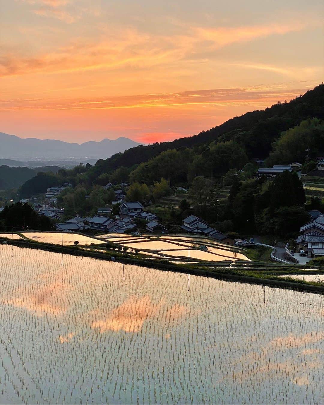 Koichiのインスタグラム：「| 日の入り | Just sunset . #Hellofrom #Nara #BeautifulJapan . #明日香村 #奈良 .」