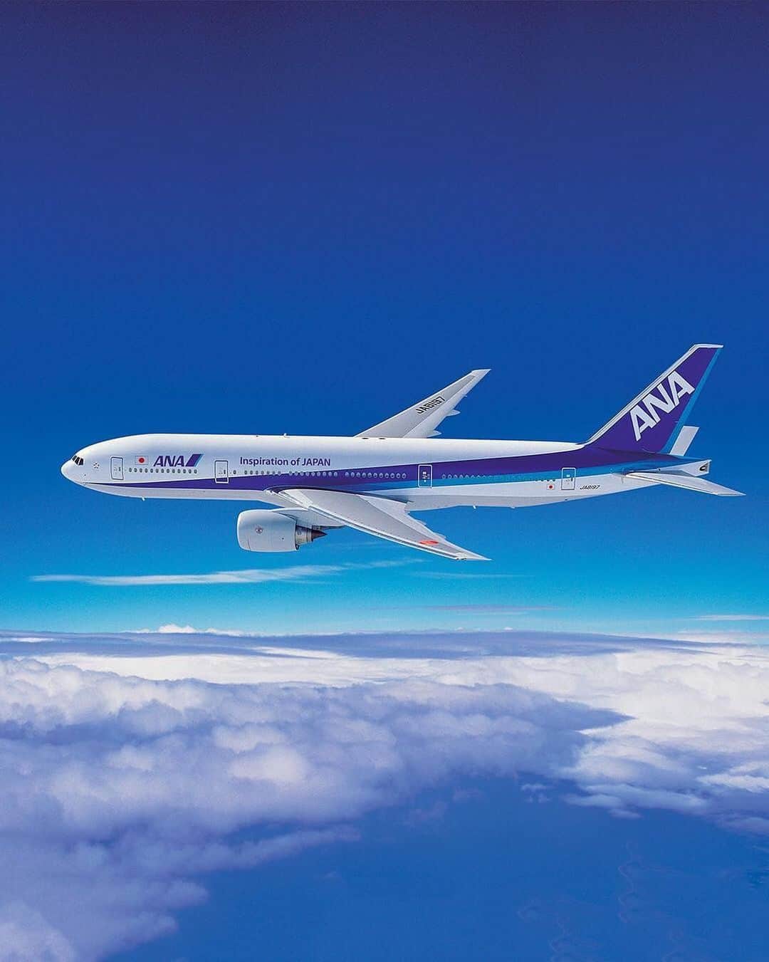 All Nippon Airwaysさんのインスタグラム写真 - (All Nippon AirwaysInstagram)「Dreaming of flying high together above Japan? Us too! Satisfy your wanderlust from home with this beautiful blue throwback. 💙#FlyANA」6月17日 22時16分 - allnipponairways