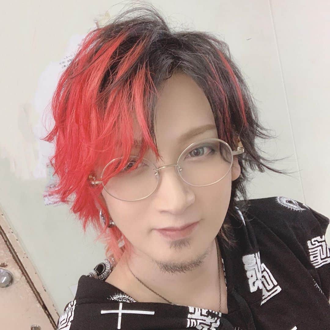 Ikuoさんのインスタグラム写真 - (IkuoInstagram)「サイコデイズベース配信ライブご視聴のみなさんありがとう‼️初の配信ライブ！楽しかった❗️ #ikuo #masaki #isao #都啓一 #前田遊野  #bass #bassist #psychodaysbass」6月17日 22時35分 - ikuobass