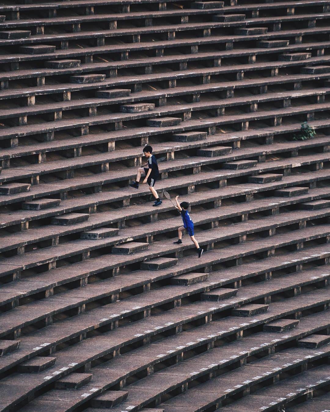 Shunsuke Miyatakeのインスタグラム：「Kids playing catch-up, Olympic Stadium, Phnom Penh」