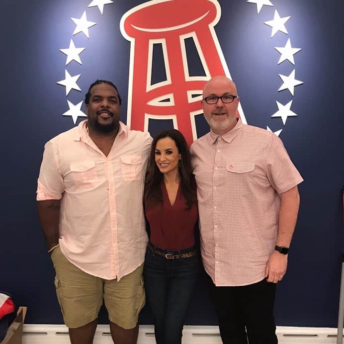 のインスタグラム：「A lil throwback from my 1st visit @barstoolbreakfast today is my 1st virtual visit!! @siriusxm CH 85 #barstoolbreakfast🍳」
