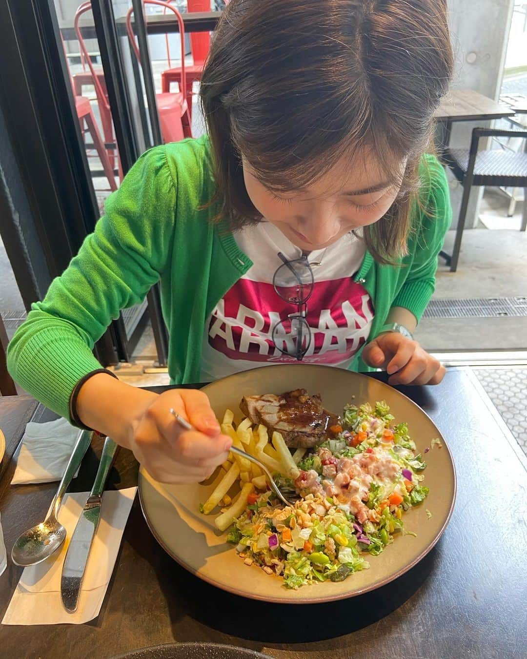 後藤楽々さんのインスタグラム写真 - (後藤楽々Instagram)「野菜はたくさん食べましょう🥦🍅🥕 (急ですよね)  私はちなみに🍅が一番好きです 嫌いなのは🥕です 🥦は嫌いでも好きでもありません (どうでもいいですよね)  #agnesb  #armaniexchange  #tシャツコーデ  ##155cmコーデ #おちびコーデ #低身長コーデ #sサイズコーデ #ハッシュタグ #分かってきてる気がする #最近色々と更新をさぼりがちでした #かね #1日一個と思ってるのですが #人間なので忘れてしまいます #すみません #取り返すわけでもないですが #今日は二個 #更新してみました」6月17日 22時55分 - hahahalalala0723