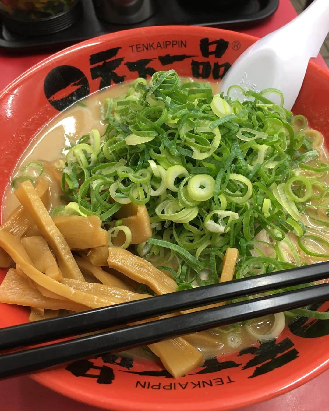 黒山健一さんのインスタグラム写真 - (黒山健一Instagram)「食の旅❗️ 久しぶりの…天下一品❗️ たまに食べたくなるのが、天下一品❗️ メンマラーメンに、ネギのトッピングは定番です😃👍 #食の旅 #天下一品 #ラーメン #こってりラーメン」6月17日 22時56分 - kenichi_kuroyama