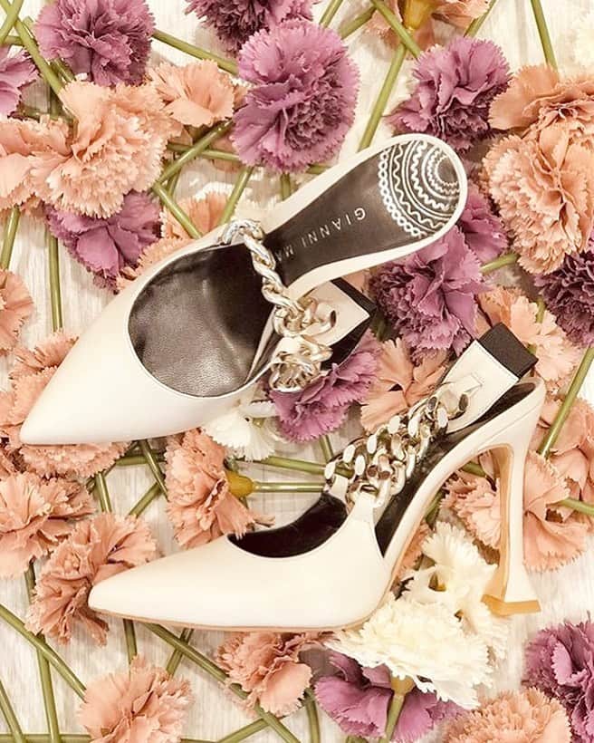 のインスタグラム：「Disponibili online❤️❤️❤️❤️ shop.giannimarra.com • • • #highheels #heels #madeinitaly #instagram #fashion #style #stylish #love #cute #photooftheday #tall #beauty #beautiful #instafashion #girl #girls #model #shoes #styles #outfit #instaheels #fashionshoes #shoelover #instashoes #highheelshoes #trendy #heelsaddict #loveheels #iloveheels #shoestagram」