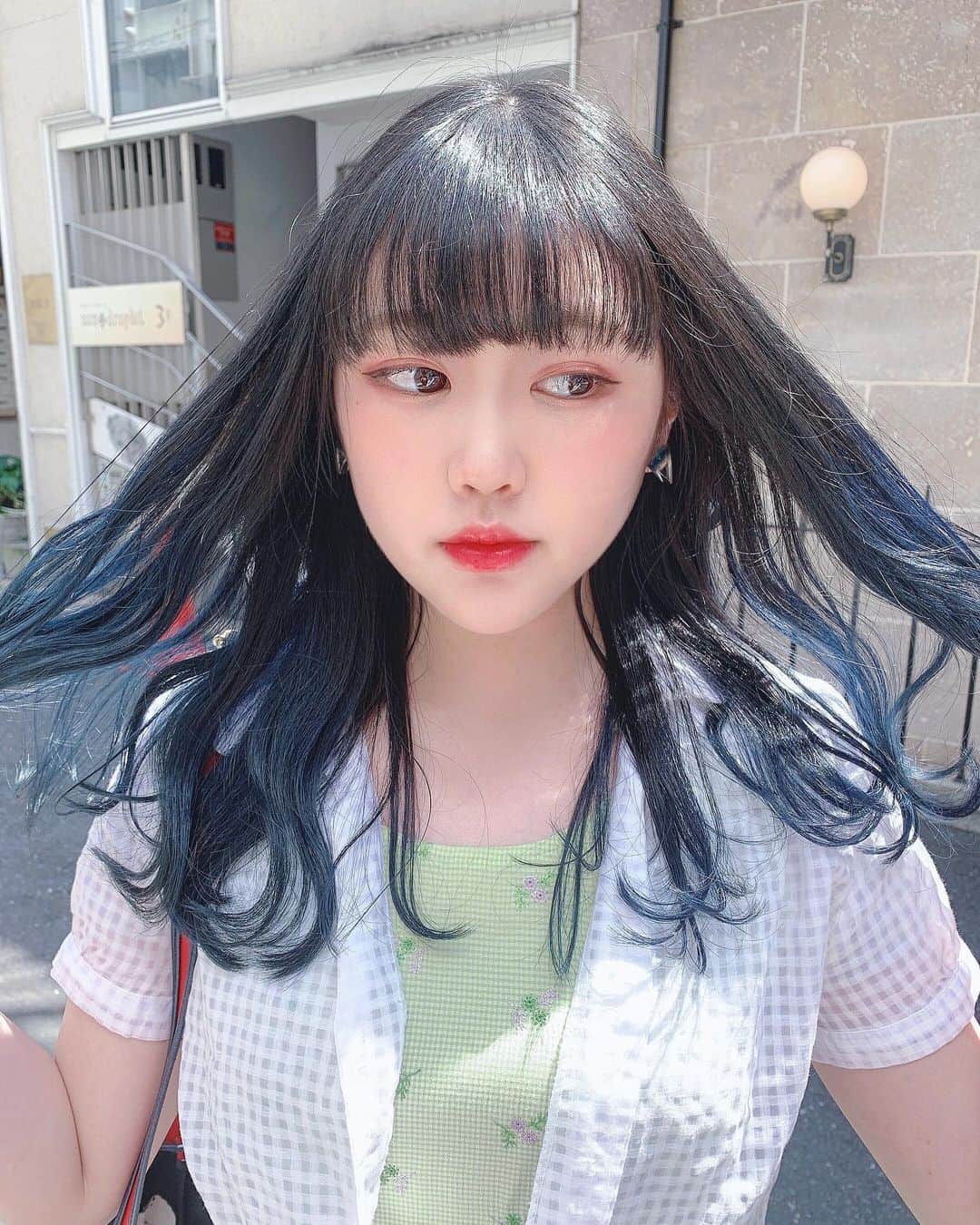 のインスタグラム：「夏仕様に変更完了、🎣 . 머리 완전 여름여름행 시원해 보여서 아주 만족스럽지만 당연히 걍 덥다는거~~」
