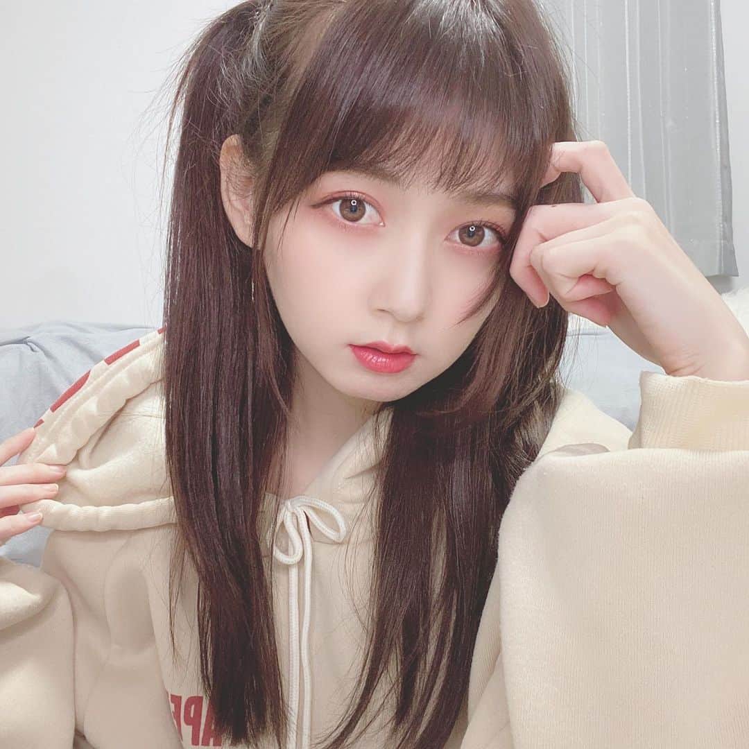 金久保マユ（ぼんぼん）のインスタグラム：「YouTubeに載せた地雷系メイク！❤︎ めちゃくちゃ可愛くて、ずっとやってみたかったのでついに挑戦しました！ . . たまには日常でもやってみようかな〜🤤 . . . . . . .  #ツインテール#ぱっつん#地雷#地雷女#地雷メイク#量産型#量産型コーデ#量産型ヲタク#YouTube#メイク#ぴんく#かわいくなりたい#美意識向上#きょコ#毎日#TikTok#ヘアアレンジ#アレンジ#ふぉと#キラキラ#photo#followｍe#アイシャドウ#etudehouse#camera#animegirl#anime#manga#twintail#love」