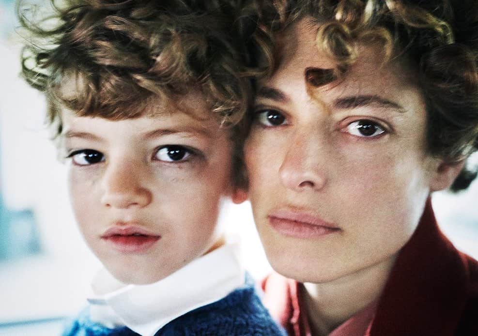 マリオ・テスティーノさんのインスタグラム写真 - (マリオ・テスティーノInstagram)「⁣⁣⁣ Like mother, like son. ⁣Beautiful. ⁣⁣ -⁣⁣⁣⁣ De tal palo, tal astilla. ⁣⁣Bellos. ⁣⁣ ⁣⁣⁣⁣ Giacomo Gaetani dell'Aquila d'Aragona & Ginevra Elkann, featured in my new book ‘Ciao’. Available now at Taschen stores and via link in bio. ⁣⁣⁣⁣ ⁣⁣⁣⁣ #MarioTestino #Ciao #Rome #Italy #Taschen」6月17日 23時15分 - mariotestino