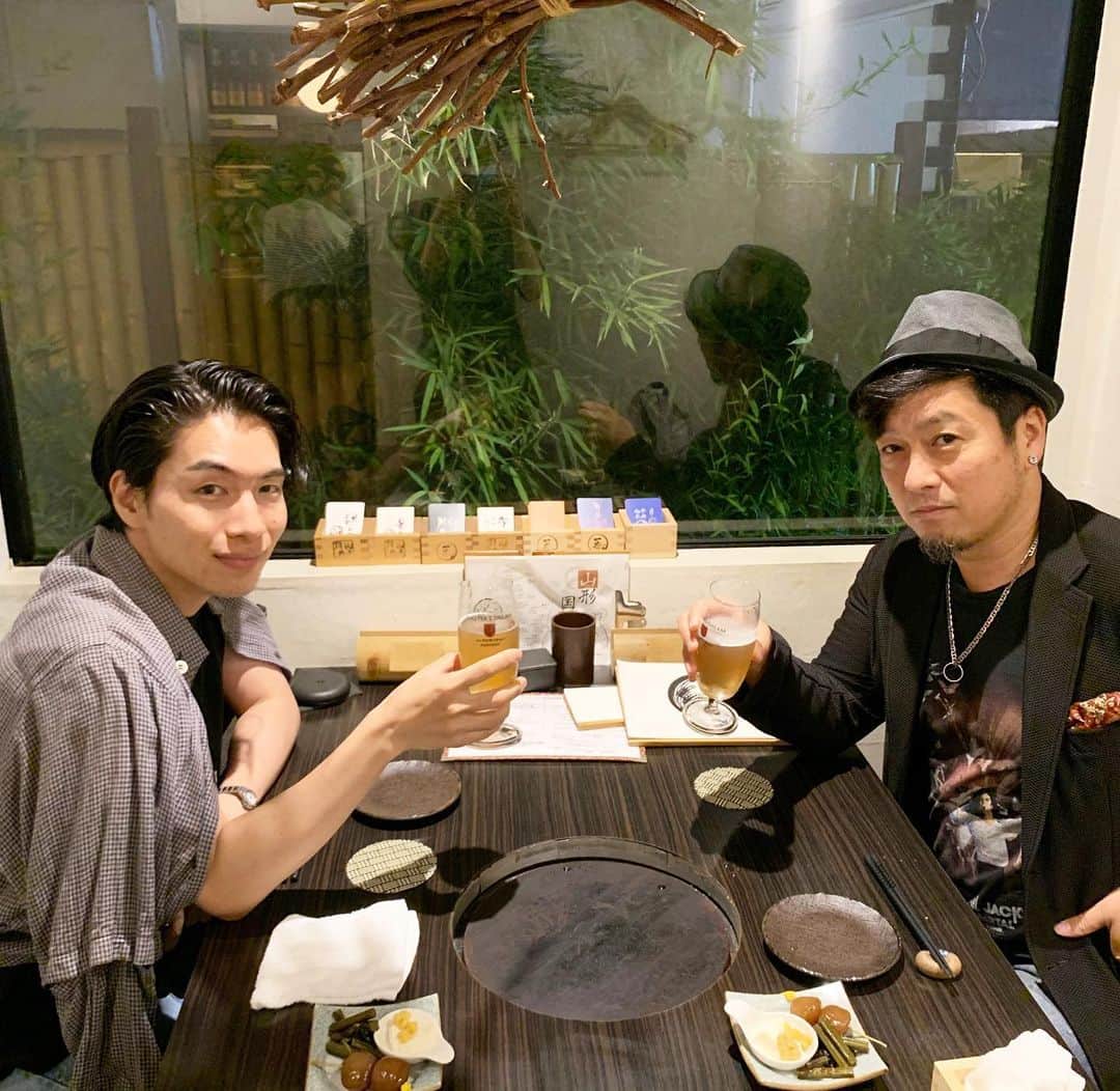 のインスタグラム：「仕事終わりに #SIRUP と。 #cheers #enjoyed #music #soul #rb #singer #lovelife #instagood」