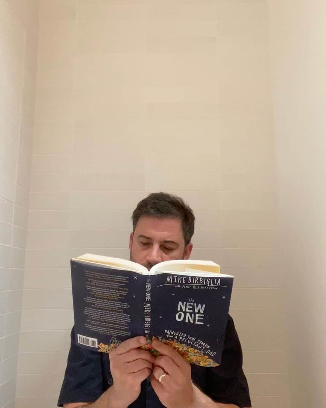 ジミー・キンメルさんのインスタグラム写真 - (ジミー・キンメルInstagram)「Get this book for Father's Day because @birbigs is hilarious, @jhopestein is brilliant and your Dad sometimes made eggs. (birbigs.com)」6月17日 23時44分 - jimmykimmel