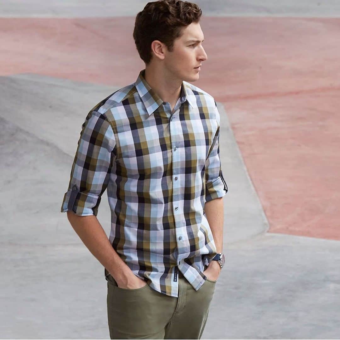ペリーエリスのインスタグラム：「Not too long, not too short. We got the length just perfect for you with our Untucked shirts. #lifereadysince1976」