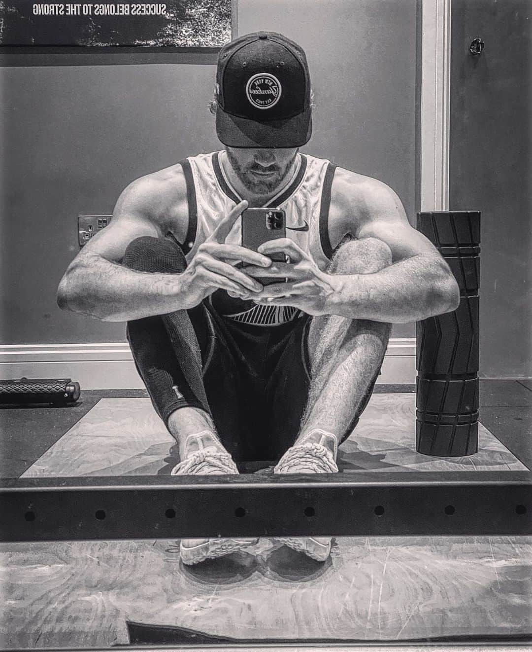 カラム・チャンバースのインスタグラム：「Quick afternoon session before the game tonight! Anyone else buzzing to see the boys back out there!?💪🏼🔴」