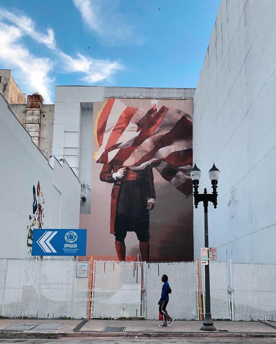 Juxtapoz Magazineさんのインスタグラム写真 - (Juxtapoz MagazineInstagram)「“The Blind Patriot” mural by @conorsaysboom in downtown Miami, painted December 2017 as part of the #JuxtapozClubhouse」6月18日 0時01分 - juxtapozmag