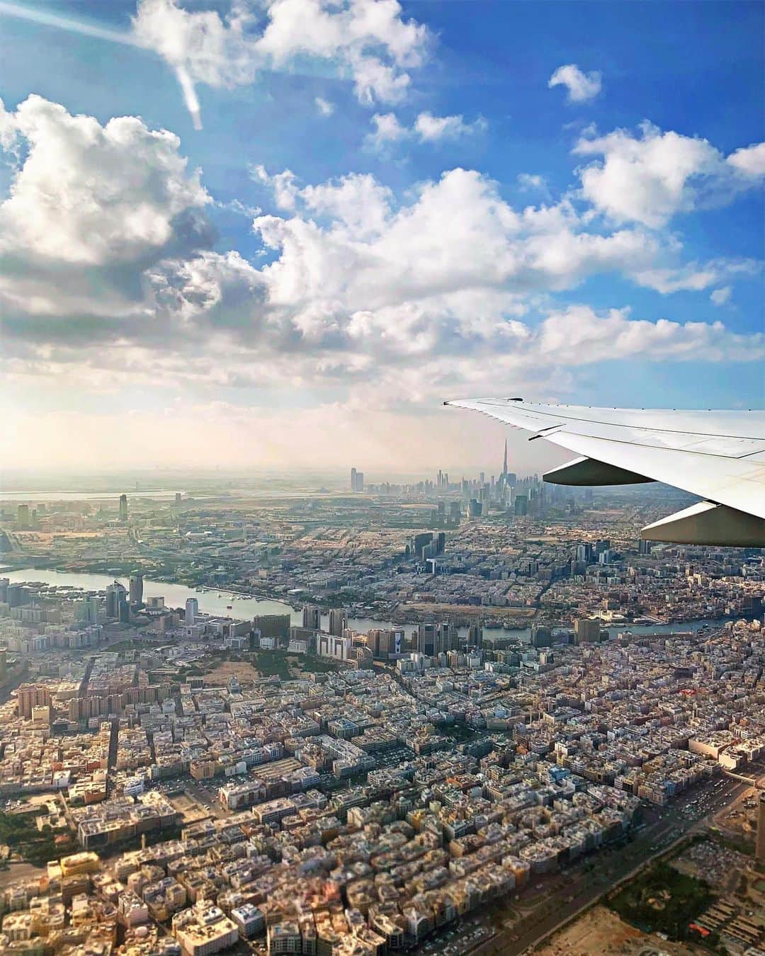エミレーツ航空さんのインスタグラム写真 - (エミレーツ航空Instagram)「Welcome back to more stunning window views on Emirates as we resume flights to 30 cities worldwide. #WindowViewWednesday」6月18日 0時03分 - emirates