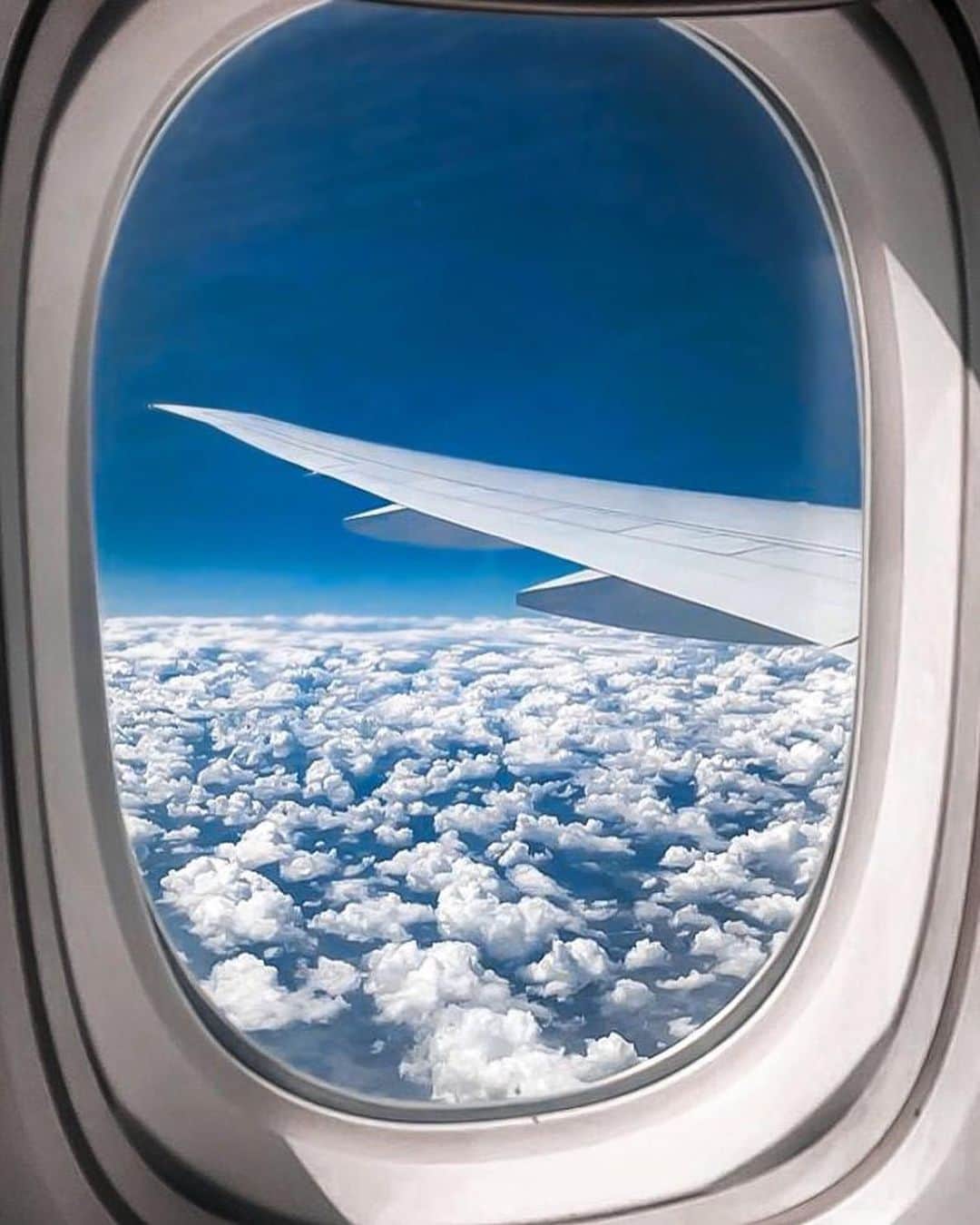 エミレーツ航空さんのインスタグラム写真 - (エミレーツ航空Instagram)「Welcome back to more stunning window views on Emirates as we resume flights to 30 cities worldwide. #WindowViewWednesday」6月18日 0時03分 - emirates