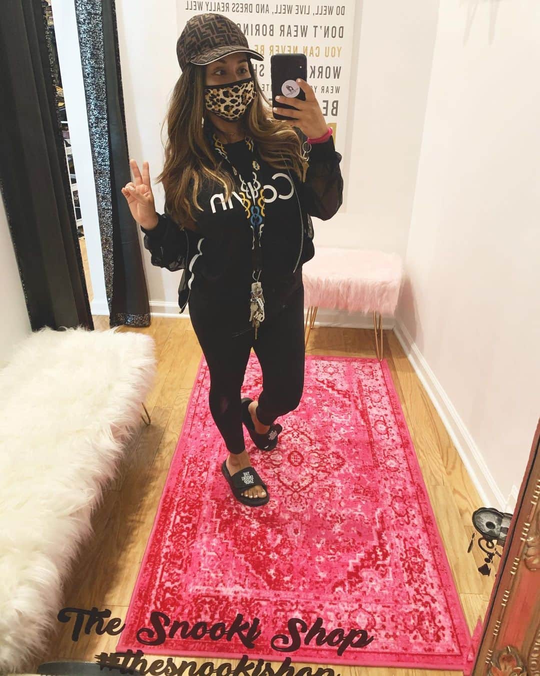 ニコール・ ポリッツィのインスタグラム：「So nice to see all of our local businesses up & running again! Good luck to all of you & everyone stay safe 🙏🏽🖤 *Make sure you are wearing a mask when visiting us @thesnookishop *」