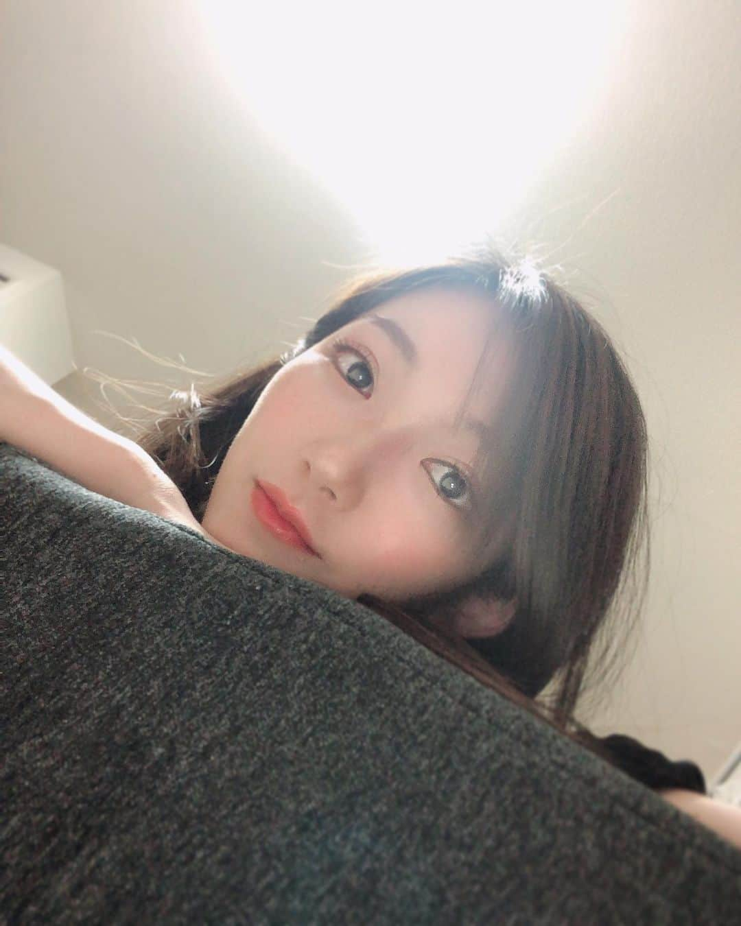 黒田絢子さんのインスタグラム写真 - (黒田絢子Instagram)「右へスライドしちゃだめだよ？👼🙅‍♀️🤦‍♀️ あちゃースライドしてしまったね？(笑) . . #黒田絢子 #おうち時間 #ぽこちゃ #テレライブ #終わりのひととき #眠たい」6月18日 0時23分 - ayakokuroda_official