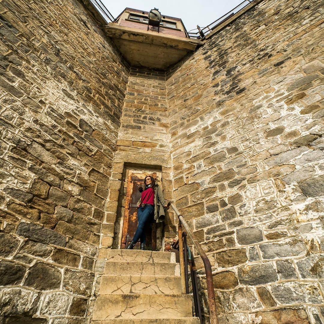 のインスタグラム：「Looking back to a little visit to @easternstate with @kenagonio  if you visit Philly in the future, I recommend you check it out! #easternstatepenitentiary」