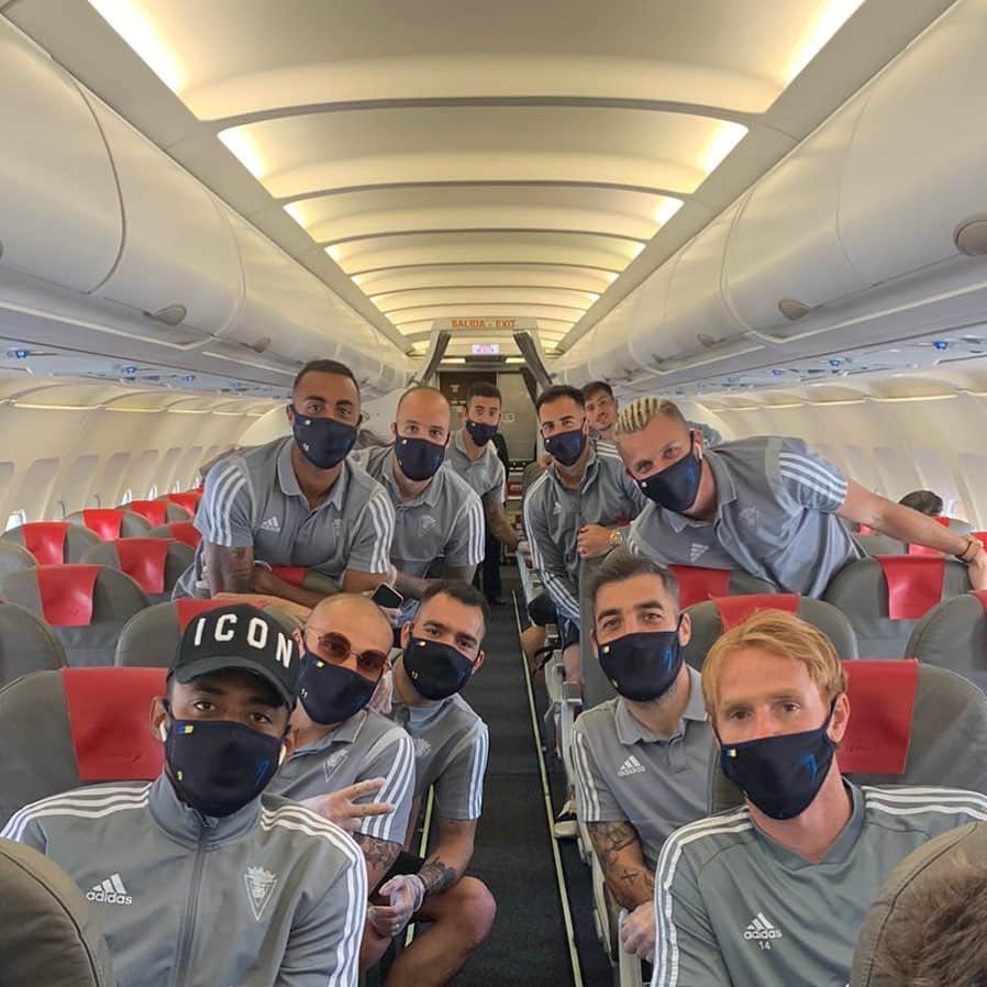 アレハンドロ・フェルナンデス・イグレシアスのインスタグラム：「Todos juntos hasta el final💛💙」