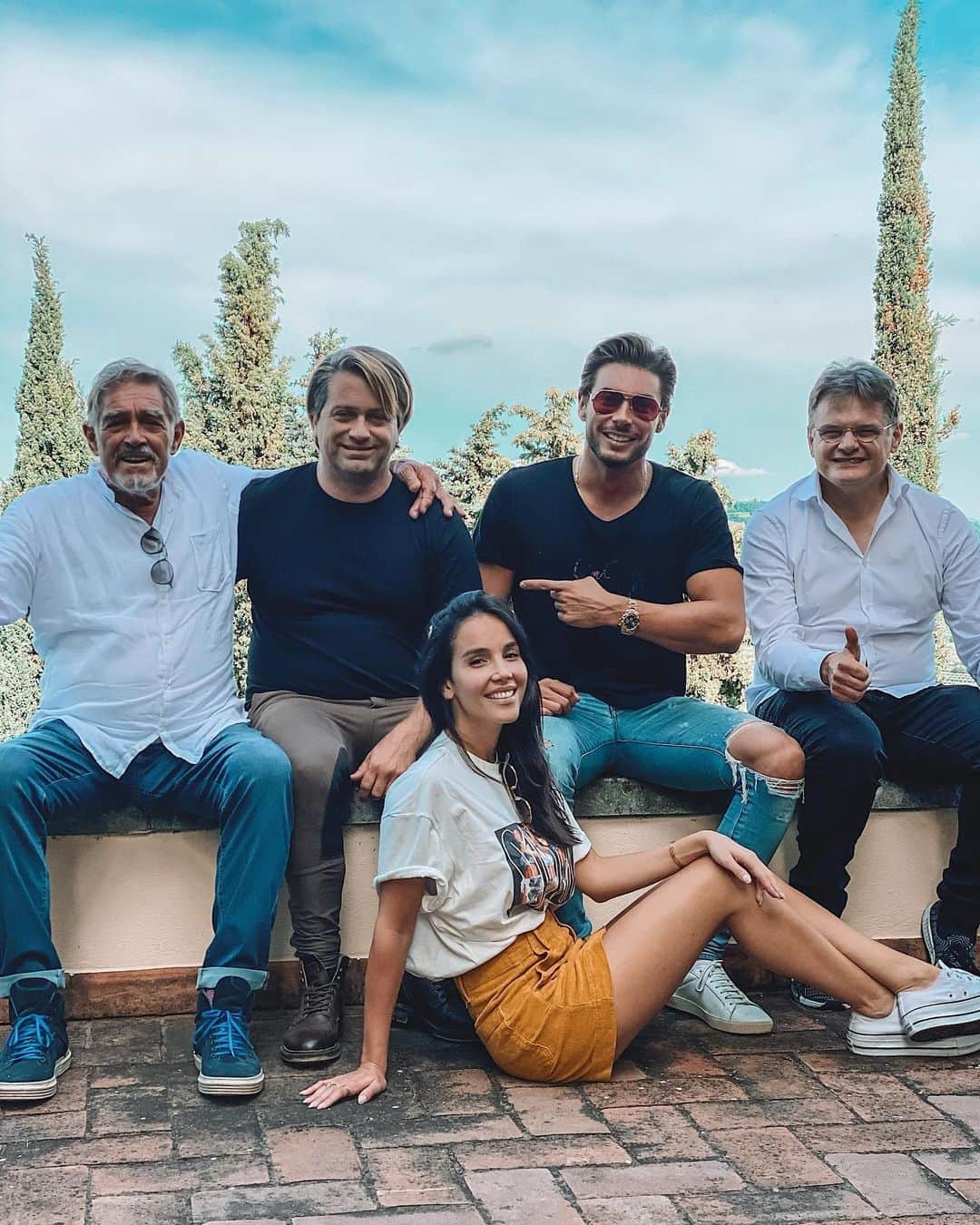 アンドレア・デンバーのインスタグラム：「A beautiful day with wonderful people @patrickrayofficial @paodb @aristide_mummy @fabio_testi_official 🙏🏻🙌🏻🇮🇹 #gfvip4」