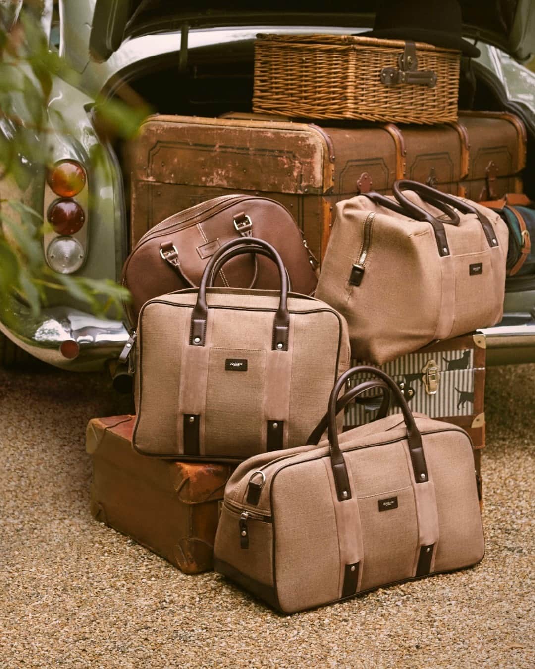 ハケットのインスタグラム：「Planning a summer of style? Be prepped and ready for any future travel plans with our second-to-none luggage to ensure a very stylish journey, every time. #STAYHackett」