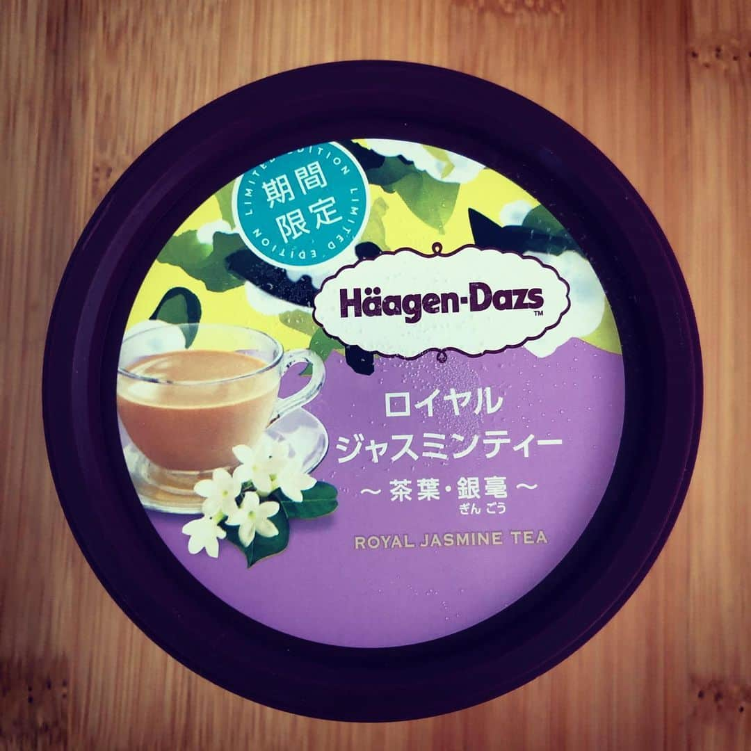 asanomakotoさんのインスタグラム写真 - (asanomakotoInstagram)「🌍Send ale to the people who work in the hospital! ! 🏥💉🚑🍨✨ #haagendazs #HäagenDazs #haagen_dazs  #love #haagendazsid  #ice #icecream #icecreams #iceart #smile #happy #instafun #trip #instapop #instacool #instagood #instaice #instaicecream #instafollow #tokyo #yokohama #ハーゲンダッツ #アイスクリーム #カップアイス  #instafood #photooftheday #webstagram  #ロイヤルジャスミンティー  #하겐다즈 #ジャスミンティー ★暑くて溶けやすいけど、そんな時こそアイスですよね🍨🥄✨ アイスクリームで世界中にスマイルのお届けです」6月18日 1時00分 - asanomakoto