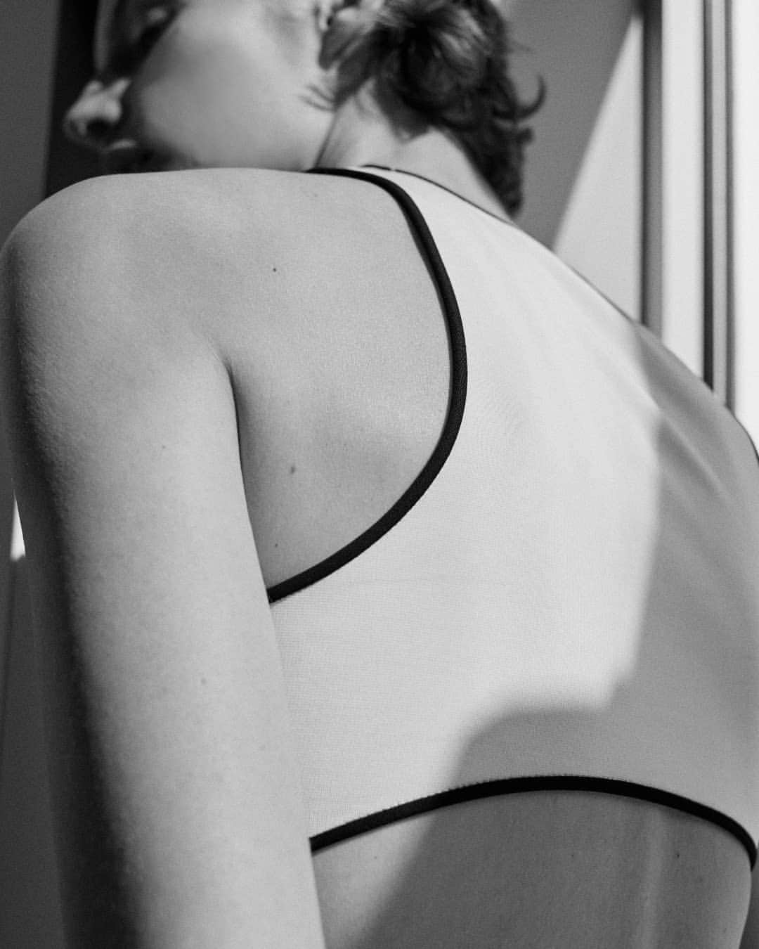 ラグ&ボーンのインスタグラム：「Bringing back beach memories in the sleek, swimwear-inspired Nora Tank. Sara Blomqvist by her husband Jeremy Young.」