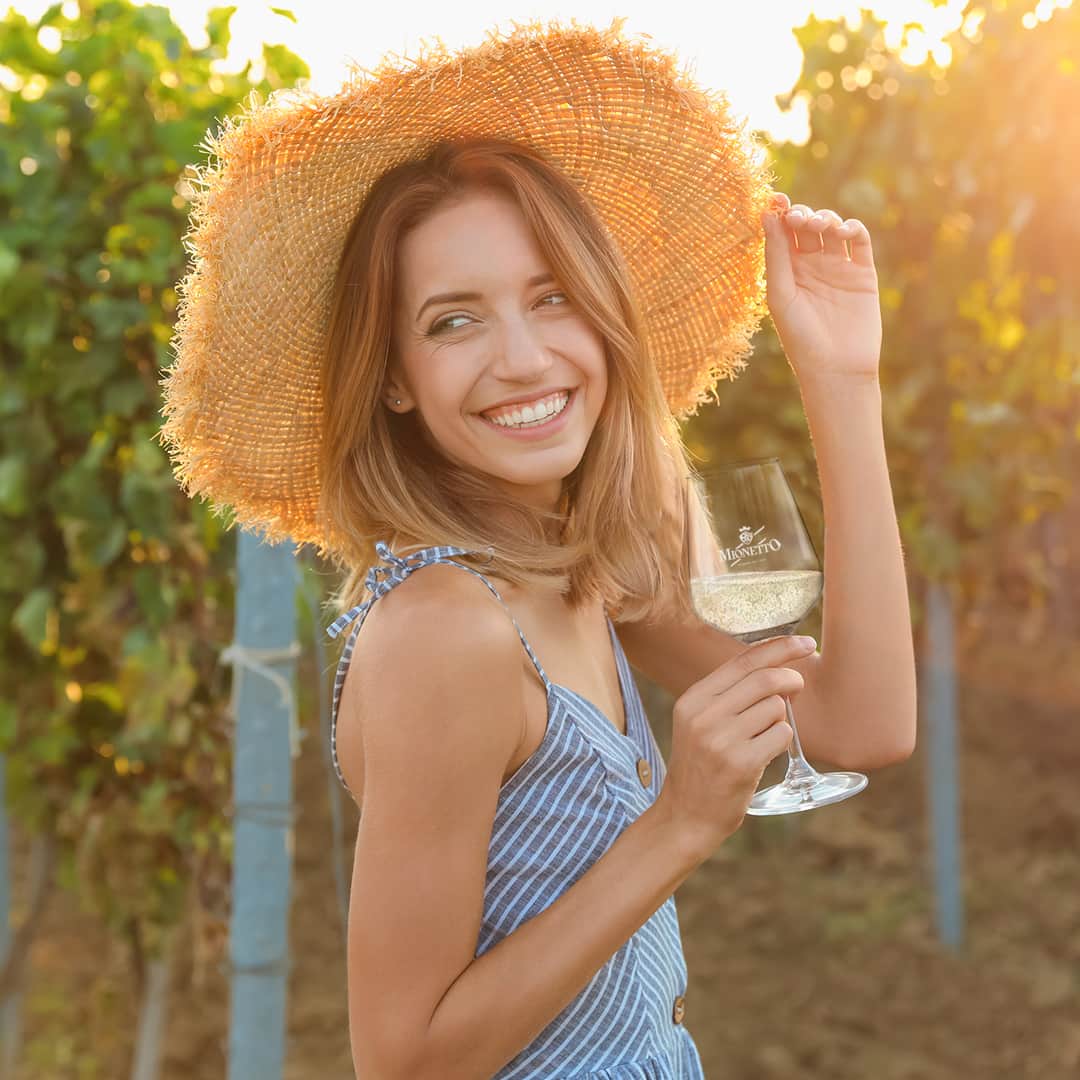 Mionetto Proseccoのインスタグラム：「Il tramonto, un calice di Mionetto e la bellezza della natura. Piccole, grandi cose che ci rendono felici!⁣ #mionettoprosecco #mionettoinsieme⁣ ⁣ Bevi Mionetto responsabilmente」