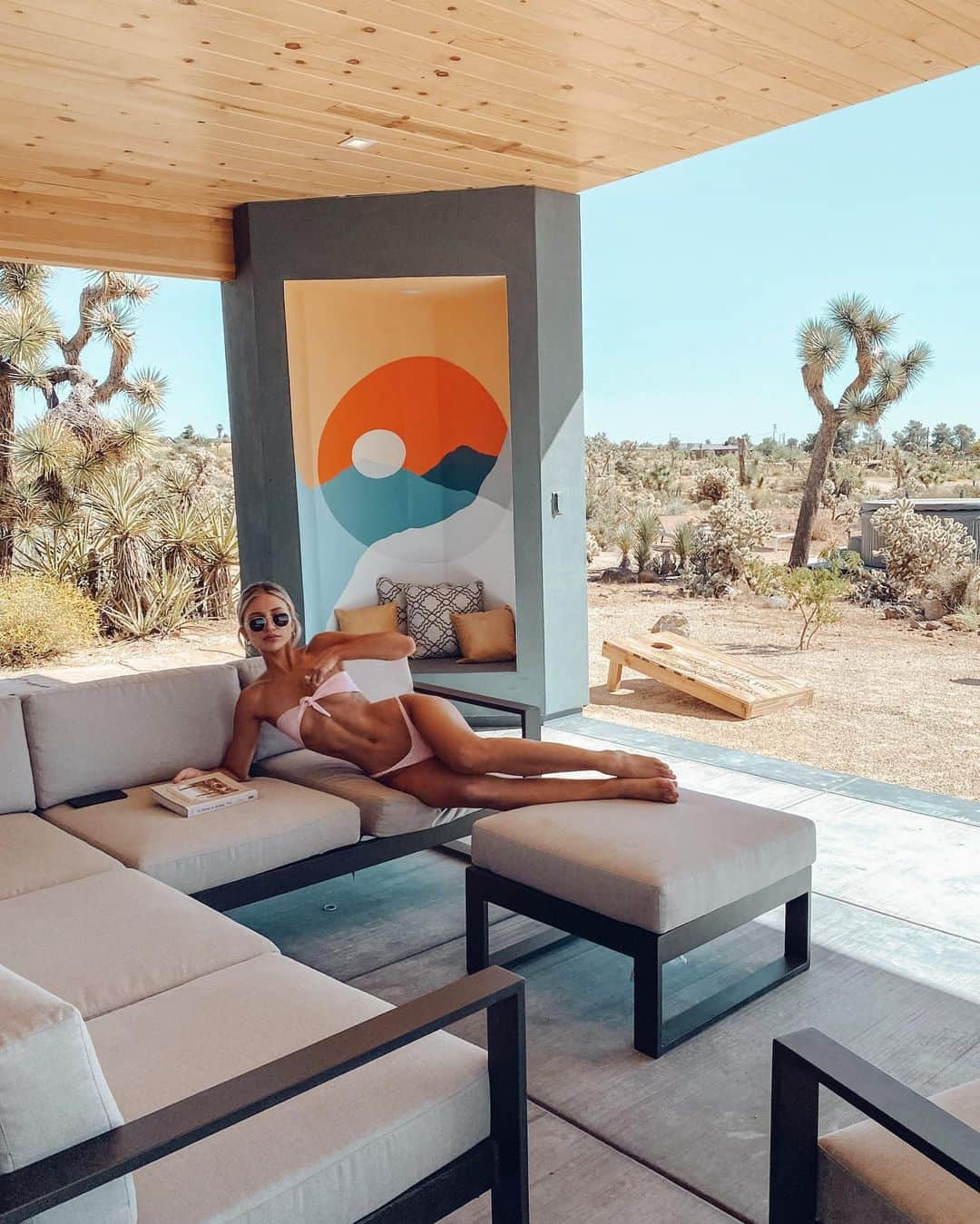 Gabrielle Grace Epsteinさんのインスタグラム写真 - (Gabrielle Grace EpsteinInstagram)「in my element @thegaslightjoshuatree 🌵」6月18日 1時15分 - gabbyepstein