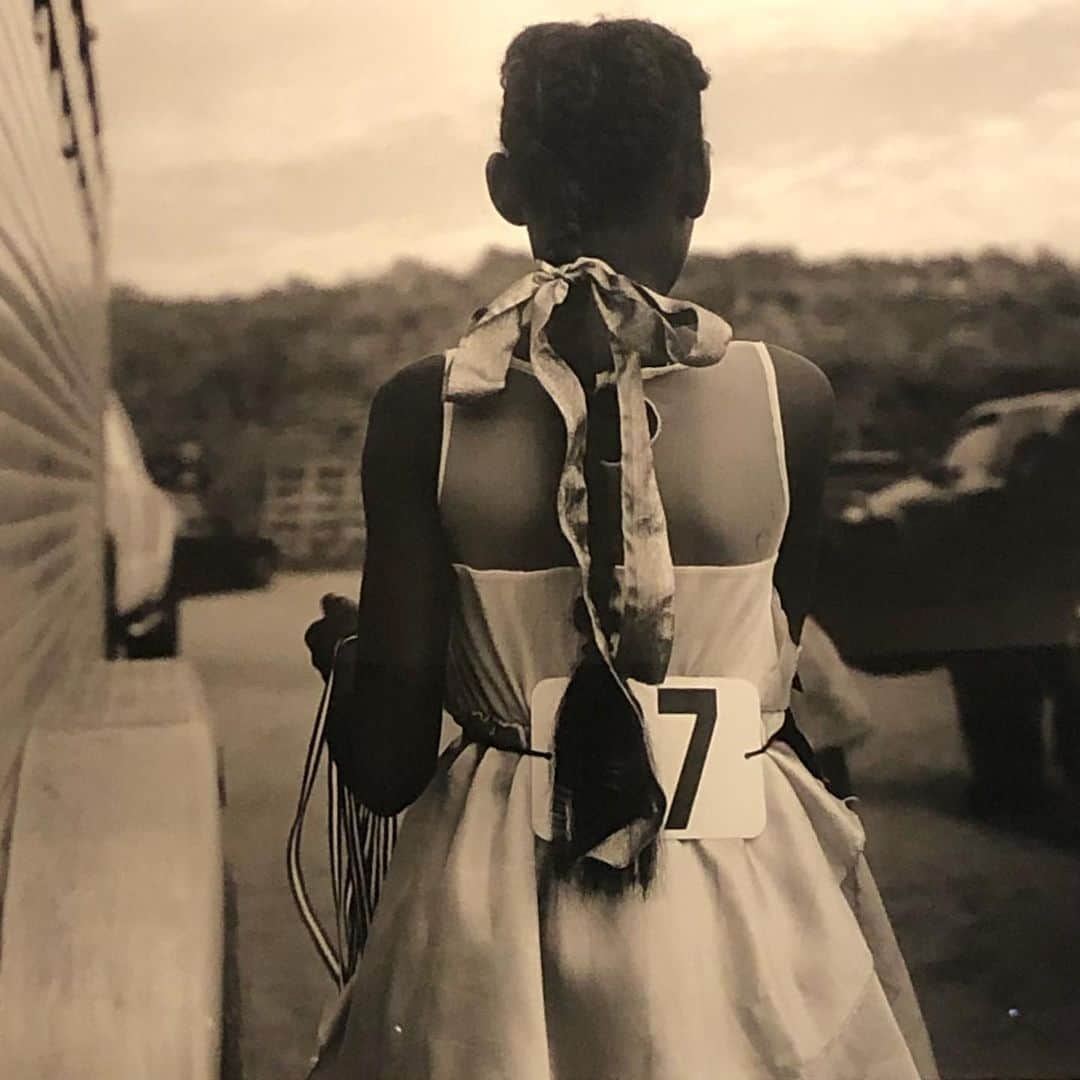 グレースマハリーのインスタグラム：「My heart is everywhere these days. Reliving trauma I’ve been conditioned to ignore since I was a little girl. Sending love to my people. Protect your energy, focus on our wellbeing, and let’s see more black joy on our timelines. They won’t ever stop us 🖤」