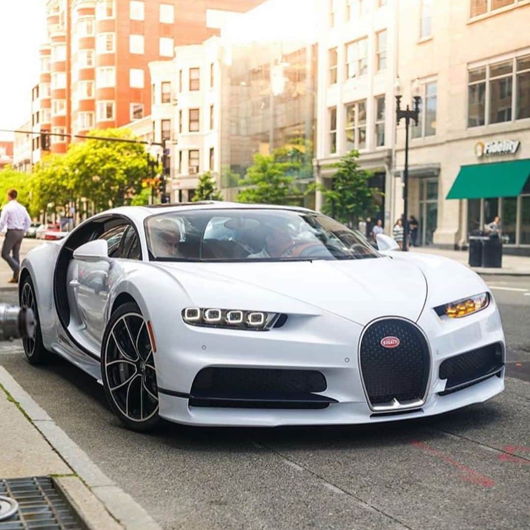 のインスタグラム：「This Chiron👌🏼 Photo via: @massmotors  Second page: @M85Media  Other page: @StancedAutohaus  #Bugatti #Chiron #AmazingCars247」