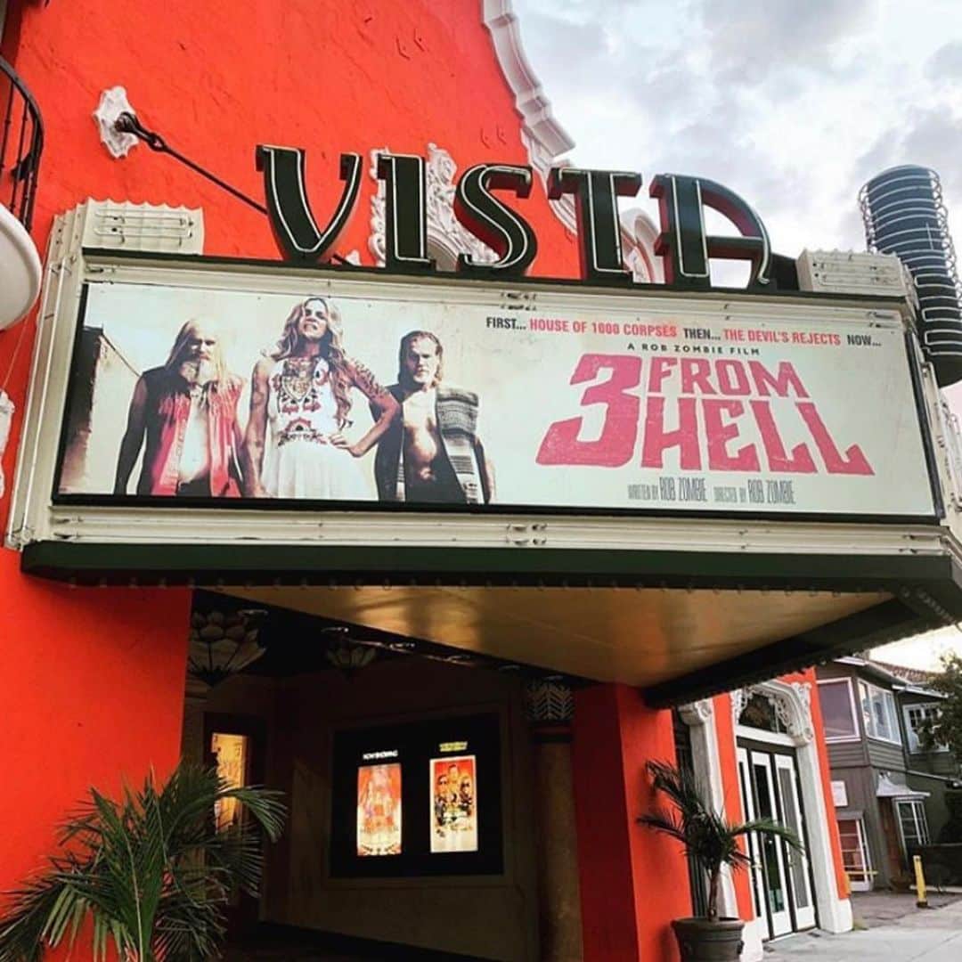 ロブ・ゾンビのインスタグラム：「3 From Hell sure was a good old time. Pictures are 1) marquee outside premiere 2) everybody on red carpet 3) early morning on set with Sheri 4) fun with Bill and Lucinda 5) the whole gang together one last time 6) Patton Oswalt at premiere 7) lunch the day after premiere 8) another day in Mexico 9) lunch break 10) Terry Reid at premiere #robzombie #sherimoonzombie #billmoseley #jeffdanielphillips #richardbrake #sidhaig #3fromhell #terryreid #pattonoswalt」
