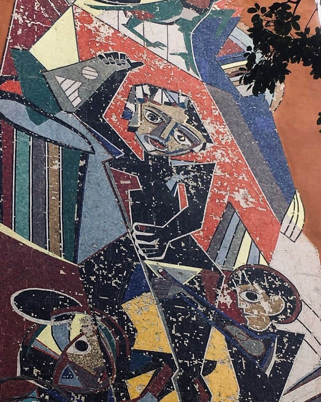 Monica Sordoさんのインスタグラム写真 - (Monica SordoInstagram)「The Ennio EarFlares: Inspire in the features of the beautiful and diverse Venezuelan ethnicities embodied in Ennio Tamiazzo’s modernist murals in Caracas. Scroll left to see a little about my creative process 🤎#MonicaSordo」6月18日 1時41分 - monicasordo