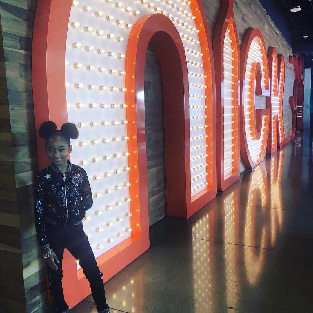 Sarah Mundoさんのインスタグラム写真 - (Sarah MundoInstagram)「WCW. Now a part of the Nickelodeon family, this young lady @thatgirllaylay is a positive and perfect example for the next generation. @freshrebelmuzik - #Nickelodeon #laylay #wcw」6月18日 1時51分 - sarah_mundo