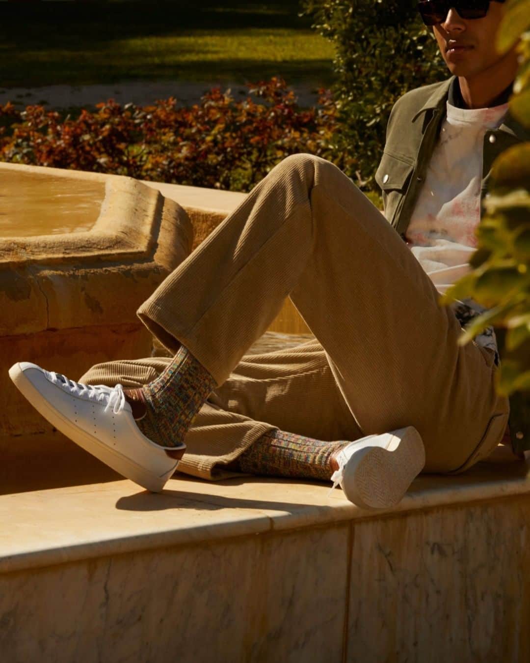 MR PORTERのインスタグラム：「What a year 2020 has been, and we understand that your wardrobe has very probably not been front of mind. Now that life is returning to something like normal, however, it’s the perfect opportunity to have a mid-year refresh. Tap the link in bio to discover MR PORTER's specially-curated summer edit.」