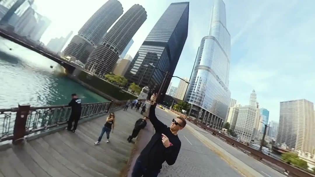 カスケイドのインスタグラム：「#WayBackWednesday when Chicago was just an airplane ride away and a hot sweaty #REDUX night was about to happen. ⁠ *******************⁠ MUSIC: ⁠ Kaskade + @ChemicalSurf ⁠ POW POW POW⁠ out 06.19 ((link in bio))」