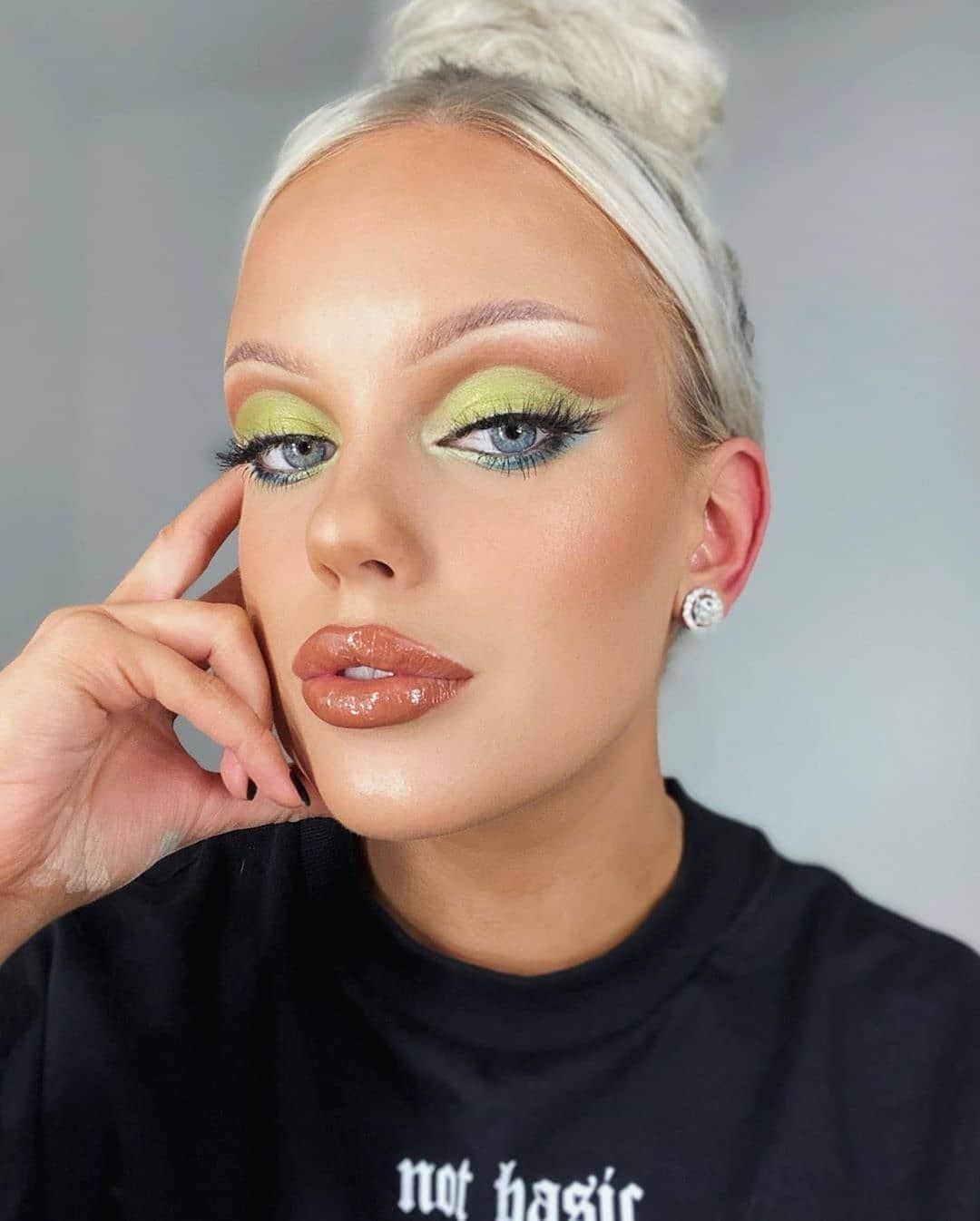 the Balmさんのインスタグラム写真 - (the BalmInstagram)「@juliessica is bronzed and beautiful using #BahamaMama Bronzer. ​ ​- ​Spin-to-Win up to 40% OFF now, link in bio. ​ ​#theBalm #theBalmers #Sale」6月18日 2時02分 - thebalm