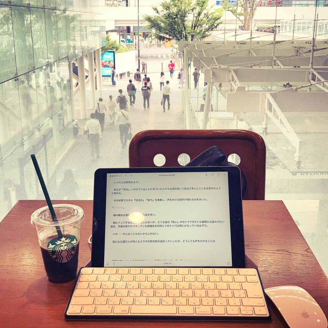 滝本竜彦さんのインスタグラム写真 (滝本竜彦Instagram)「今日も小説書いています。」6月18日 12時56分