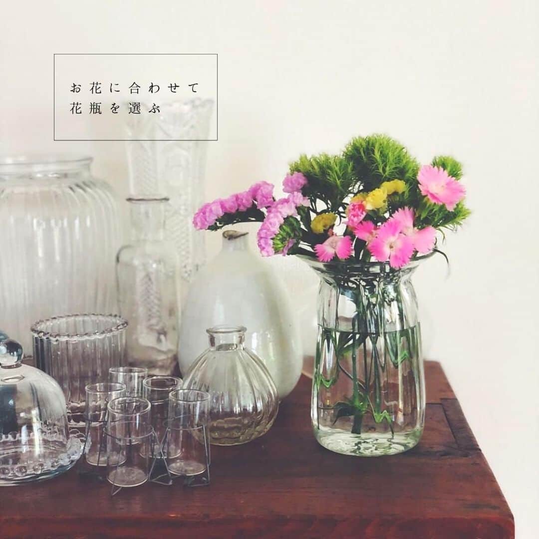 Bloomee LIFEさんのインスタグラム写真 - (Bloomee LIFEInstagram)「お花に合わせて花瓶を選ぶ💐⠀ ・⠀ @zenshiroh_zenzen さんは、⠀ たくさんのお気に入りの花瓶からチョイスして、⠀ 素敵に飾ってくれました✨⠀ ・⠀ 今日のお花は、どの花瓶に飾ってあげよう。⠀ ・⠀ お花に合わせて花瓶を選ぶ時間も、⠀ 楽しいひとときですよね🌼⠀ ・⠀ #bloomeelife#ブルーミーライフ#サブスク#花のある生活#花好きな人と繋がりたい#おうち時間#花部#花写真#花が好き#花を飾る#暮らしを楽しむ#日々の暮らし#丁寧な暮らし#日々#お花のある暮らし#素敵な休日#暮らしを整える#くらしのきほん#日々の暮らしを楽しむ#丁寧に暮らす#おうち時間#インテリアフラワー#ナチュラルインテリア#豊かな暮らし」6月18日 11時32分 - bloomee