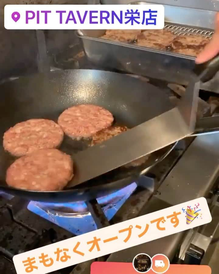 PIT TAVERN 栄店（公式）のインスタグラム：「ついに、再オープンとなりました🤗  本日よりランチ始まります🍴 国産牛100%の肉厚パティで 食べごたえのあるハンバーガー各種用意しております🍔🍔🍔 トッピングも種類豊富なのでお好みでカスタム出来ます😍  #pittavern  #名古屋グルメ #名古屋駅 #名駅 #愛知グルメ #nagoyacafe #nagoyafood #名古屋ディナー#名古屋 #栄 #大須グルメ  #ナゴレコ#あいなご#名古屋インスタ交流会#カフェ好きな人と繋がりたい#インスタ探検隊 #retrip_nagoya#retrip_cafe#retrip_gourmet#フォトジェニックフード #名古屋カフェ#愛知カフェ#栄グルメ#名駅グルメ#nagoyastyle」