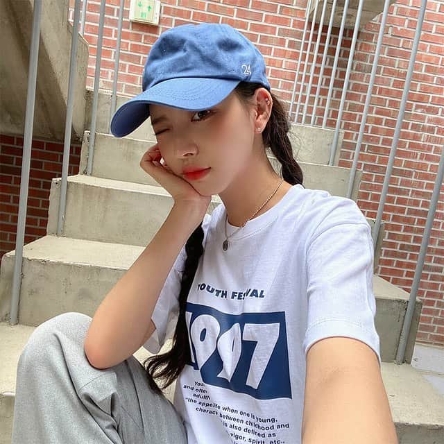 Chuuのインスタグラム：「키 160기준으로 힙 덮는 기장! 데일리하게 입기 좋은 요 티셔츠 올리자마자 반응이 넘 좋네요✨」