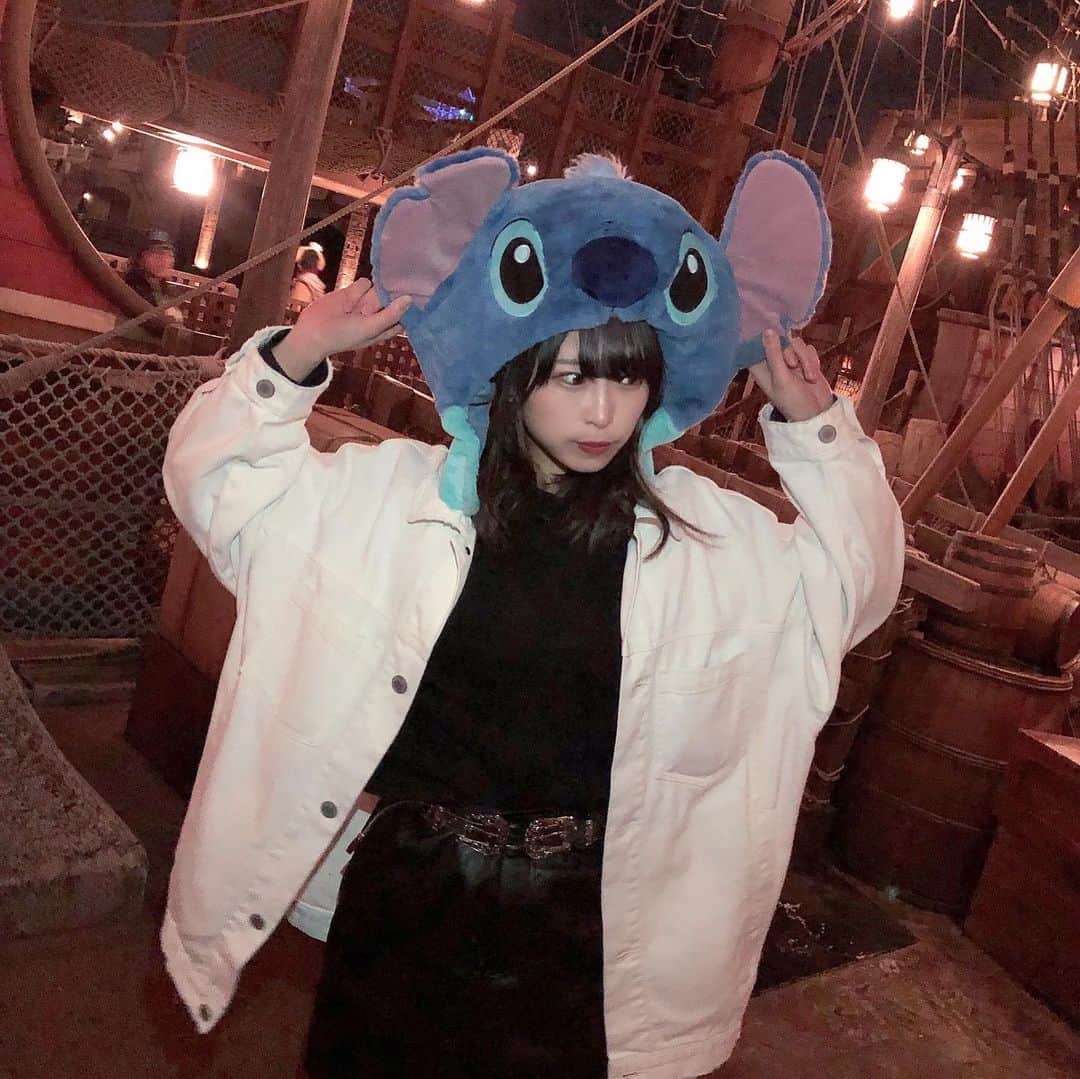 夏木紫帆のインスタグラム：「インスタの方、更新開いてしまった😭 写真はディズニーのときの！ 被り物ふたつ買って正解だったなあ〜スティッチかわいい🐨💙 わたしはランドよりシーのがちょっとだけ好きです！ みんなはー？  はやく、ディズニー行きたいなあ。。。 #東京ディズニーシー #ディズニーシー #ディズニーコーデ #ディズニーかぶりもの #tokyodisneysea #disneysea #tds #me #fashion #followｍe #グラビア」